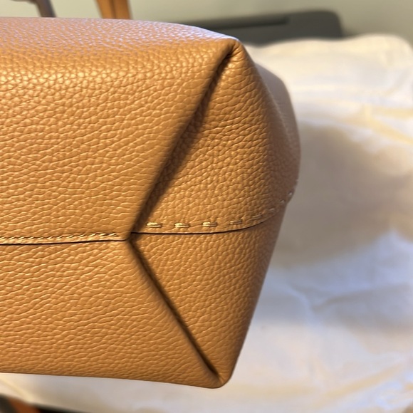 TORY BURCH LEATHER TOTE NWT - Picture 7 of 8